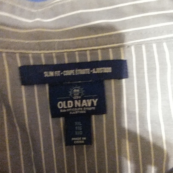 Old navy shirt - Picture 2 of 2